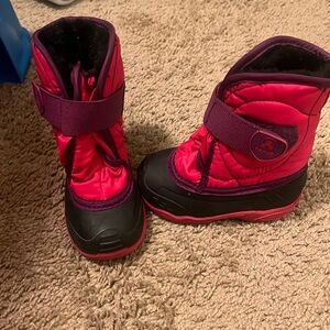 Pink Snowboots